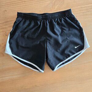 Nike Girls Junior Dri Fit Lined Black and White Athletic Running Shorts Large